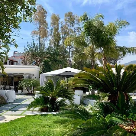 호텔 Relais Corte Degli Aragonesi 4*